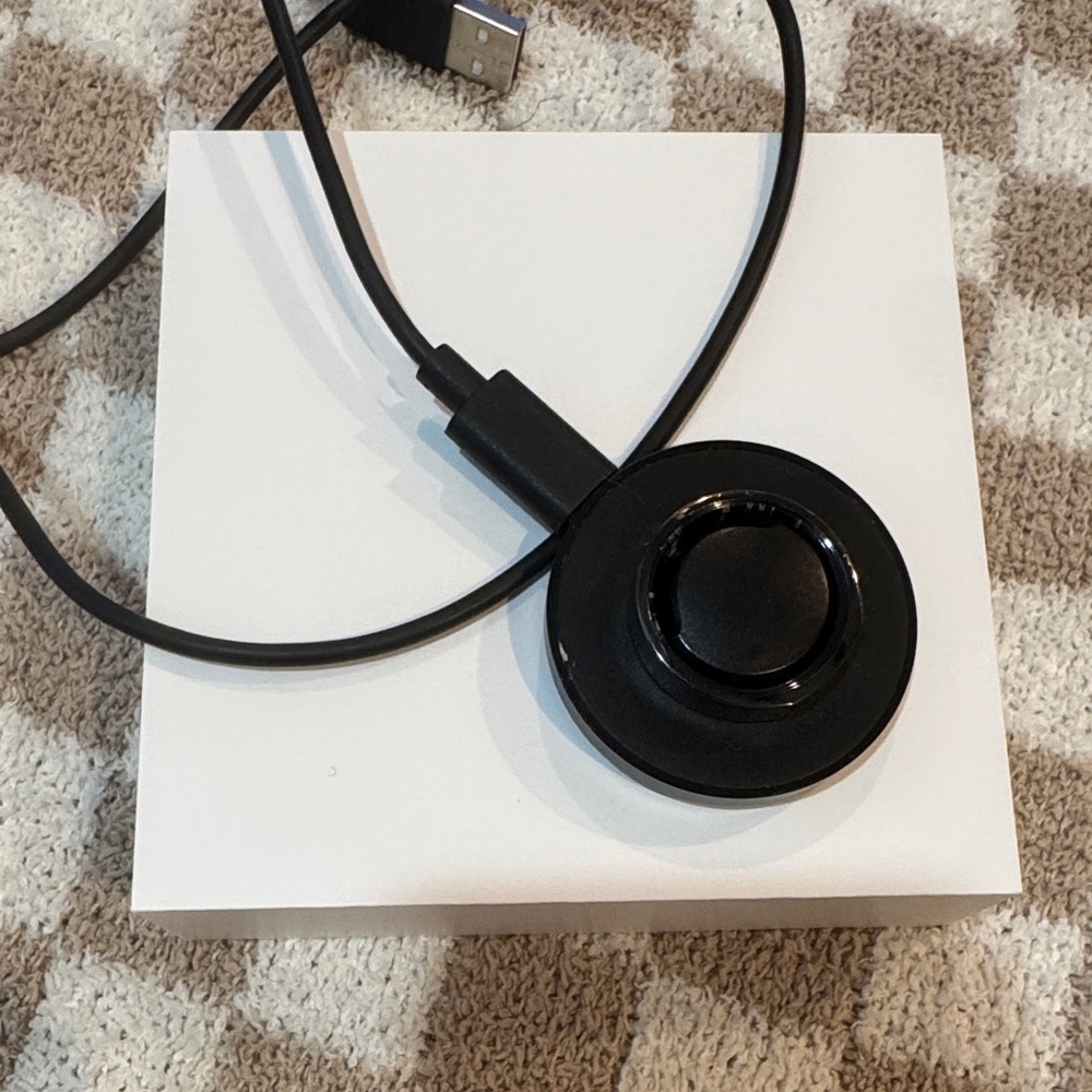 Oura Ring 3 with Charging Dock in Heritage Black
